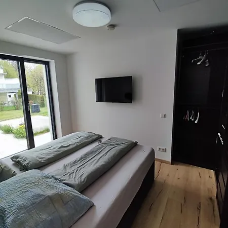 Schoene Mit Terrasse Und Parkplatz Apartment Velden am Woerthersee