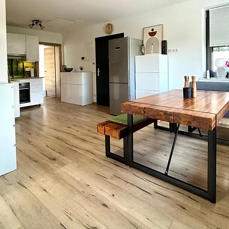 Schoene Mit Terrasse Und Parkplatz Apartment Velden am Woerthersee