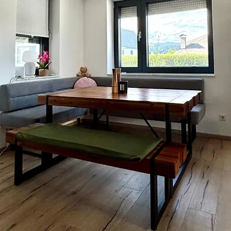 Schoene Mit Terrasse Und Parkplatz *