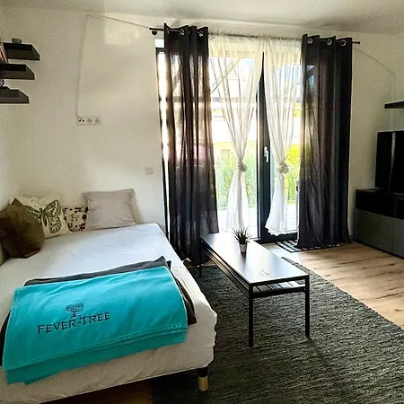 Schoene Mit Terrasse Und Parkplatz Velden am Woerthersee